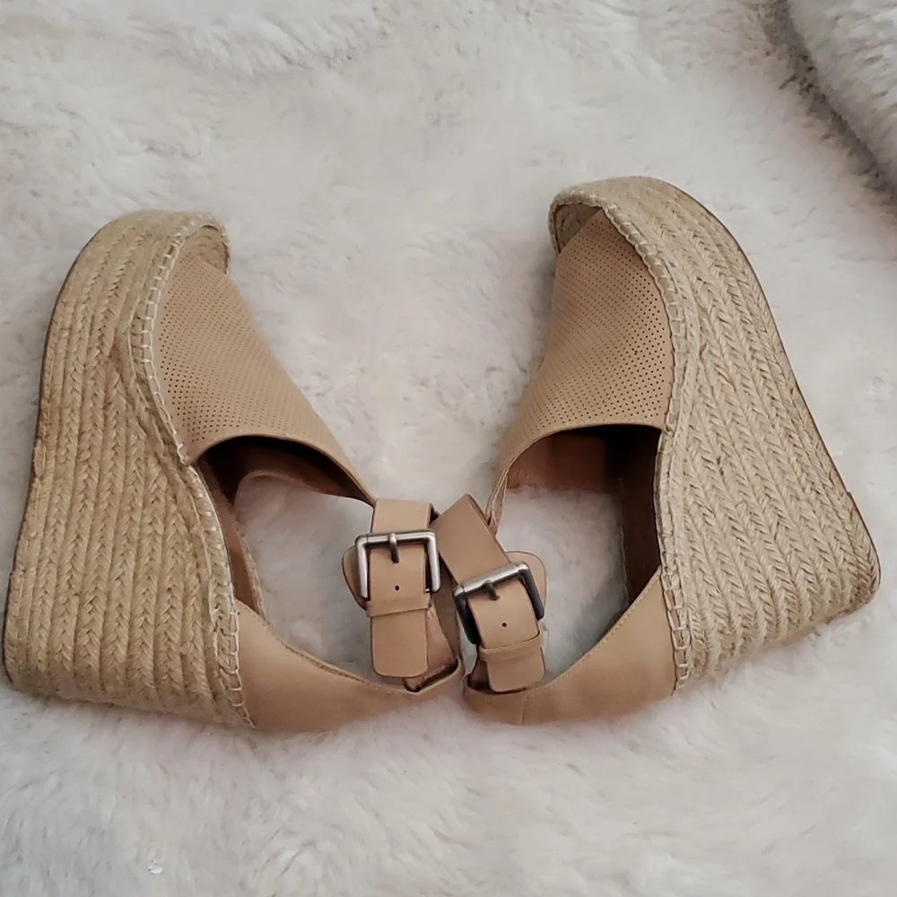 Marc Fisher MLANNIE Perforated Espadrille Wedge Sandals